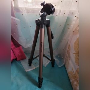 Amazon basics tripod